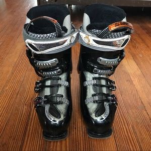 Salomon Female Ski Boots s24/24.5